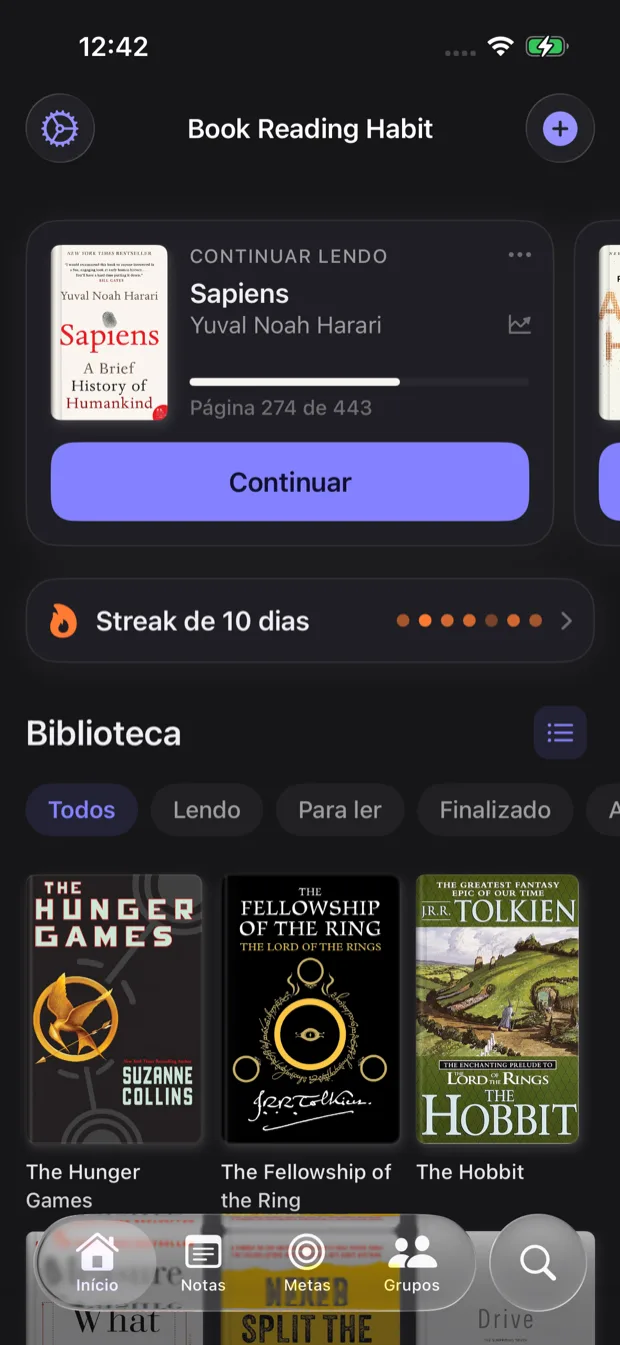 Tela da biblioteca com estantes de livros, acompanhamento de progresso e cartão de continuar lendo